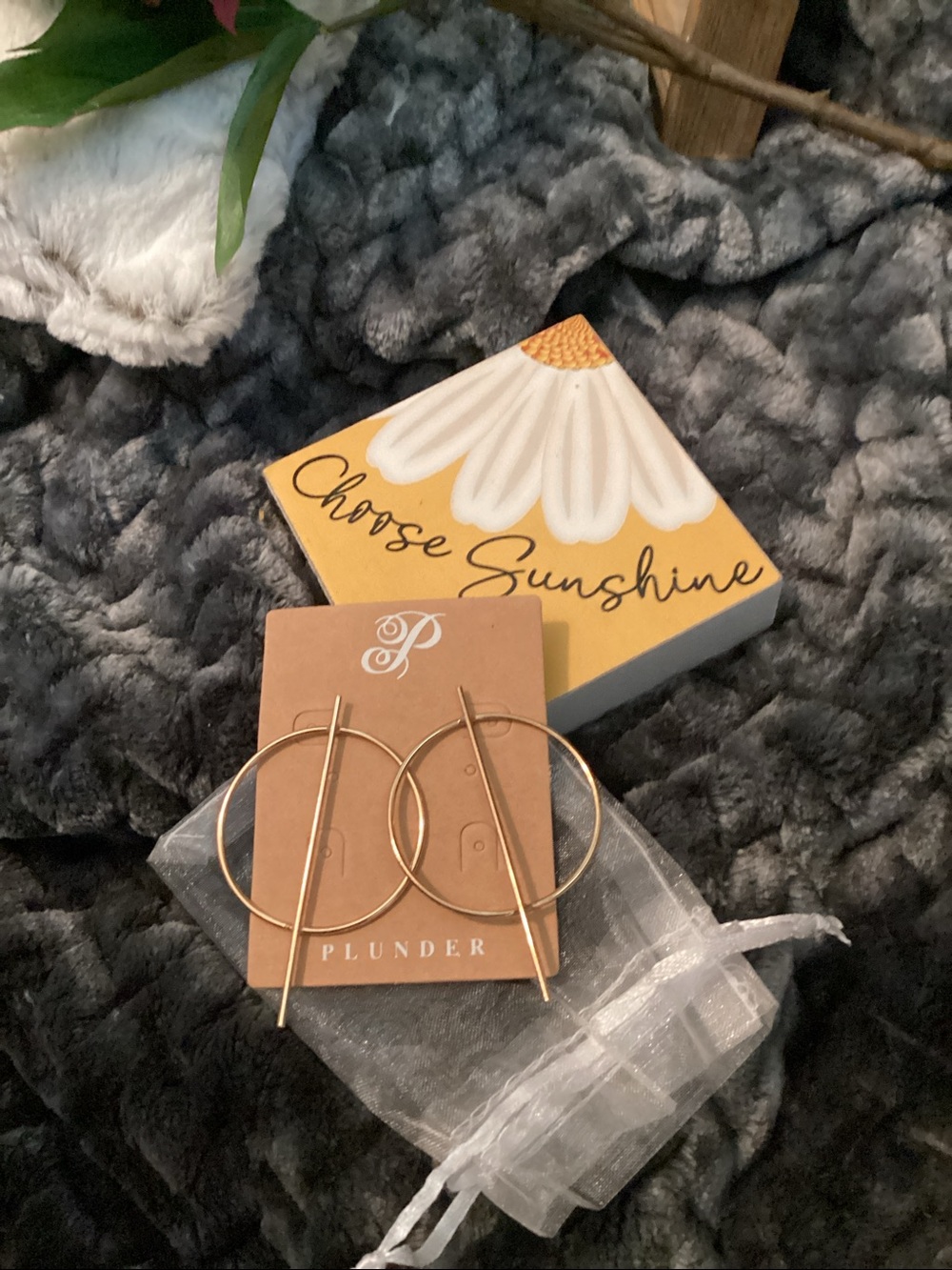 Brand New~ Never Worn 💫 Plunder Gold Hoop Earrings with Vertical Bar Accent